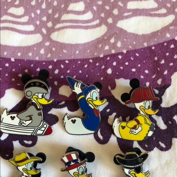 Complete Donald Duck Hidden Mickey Pin Set - Picture 2 of 4